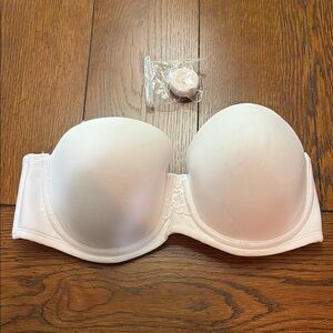 Elegant White Strapless Bra